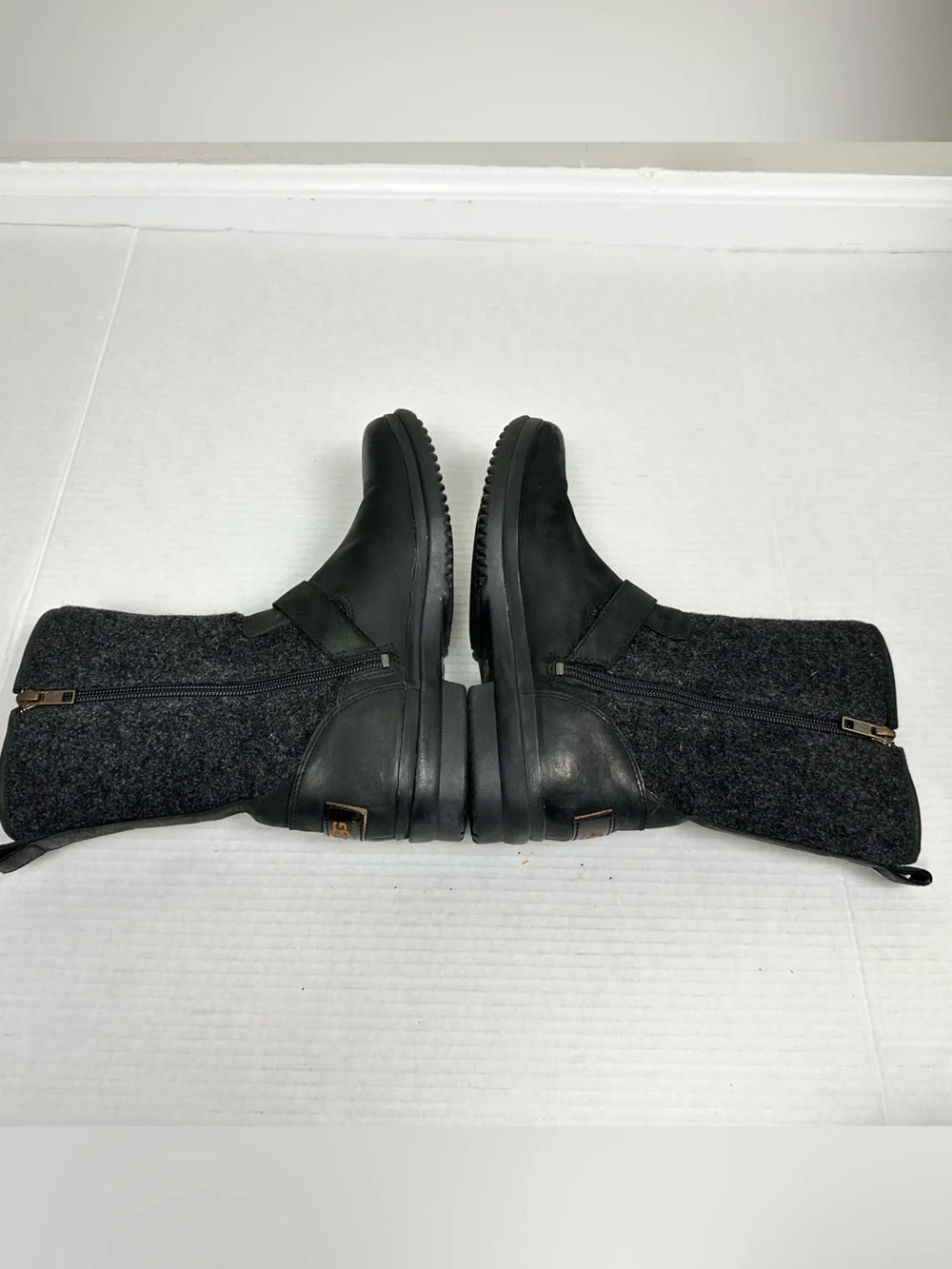 UGG Women's Robbie Mid-Calf Boots Size US 8.5